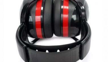 Noise-reduction safety earmuffs